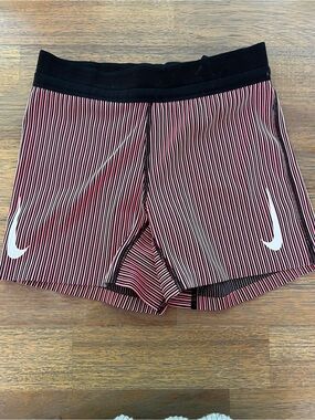 Nike Women`s AeroSwift Tight Running Shorts XS